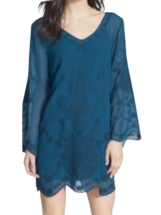 Astr Dresses & Skirts - ASTR Embroidered Tonal Shift Mini Dress Large Teal V Neck Open Back 3/4 Sleeve